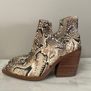 Vince Camuto Snake Print Anke Booties Size 5.5